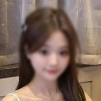 明るい少女の画像