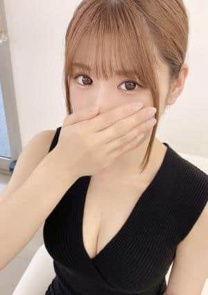 新人えまの画像