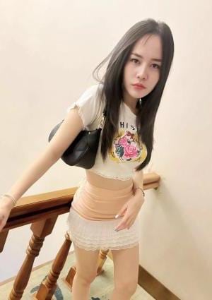 新人シズカの画像