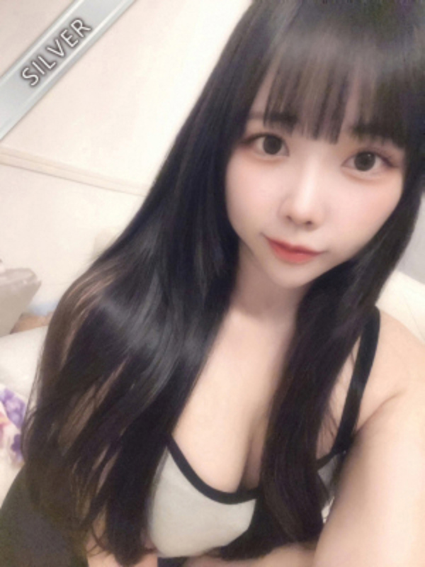 えいみ(SILVER)の画像