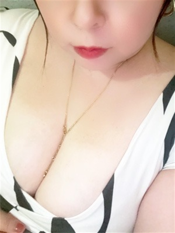 奈々（なな）の画像