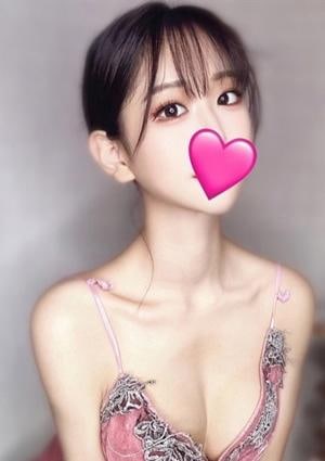 愛沢ゆなの画像