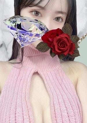 三条まいの画像